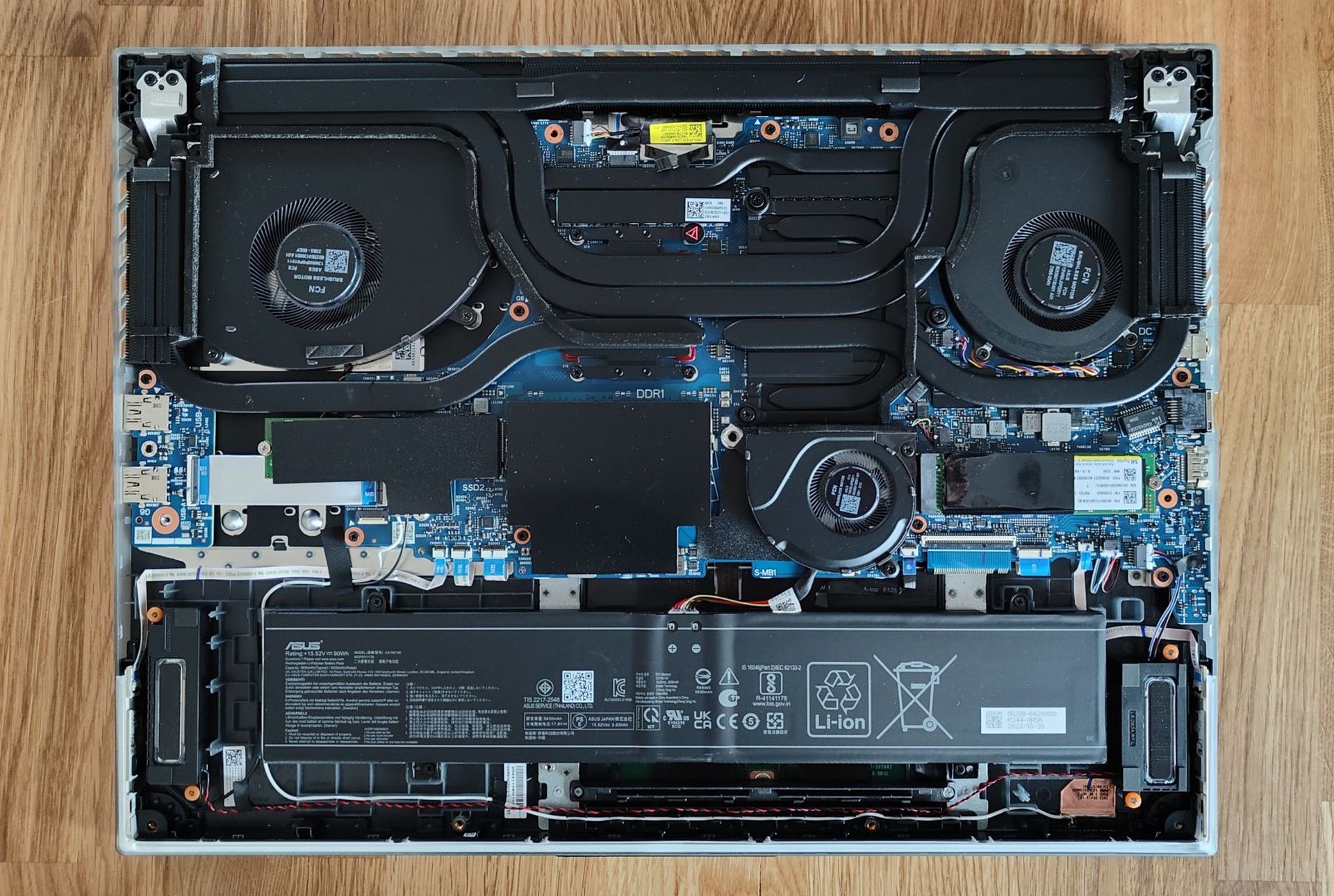 ROG Strix SCAR 18 (2024) G834