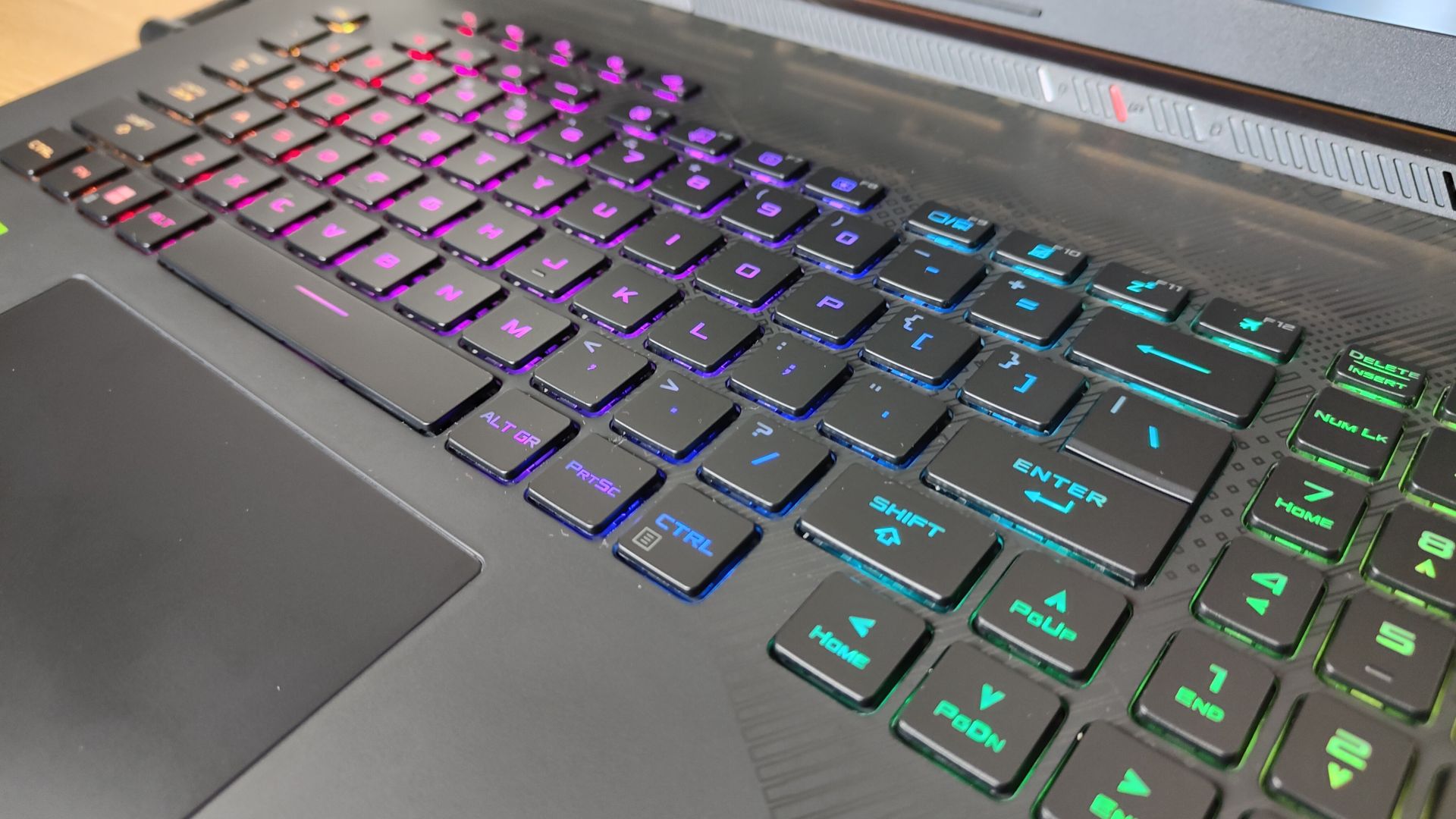 ROG Strix SCAR 18 (2024) G834